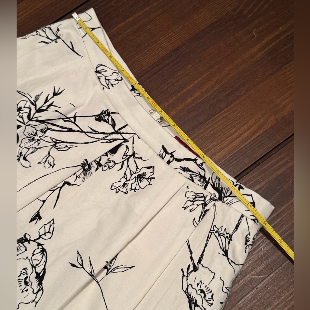 MaxMara Black and White Floral A-Line Skirt Size 6 - Picture 10 of 11